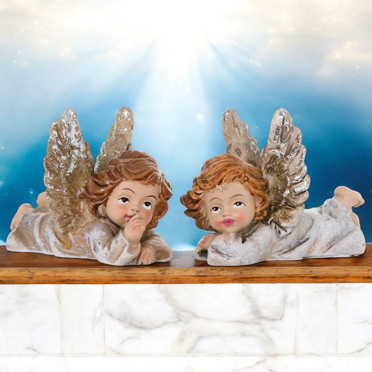 Boîte de 12 anges en résine assis et couché - H. 5.5/7.5 cm (3 lots de 4 anges assortis) 