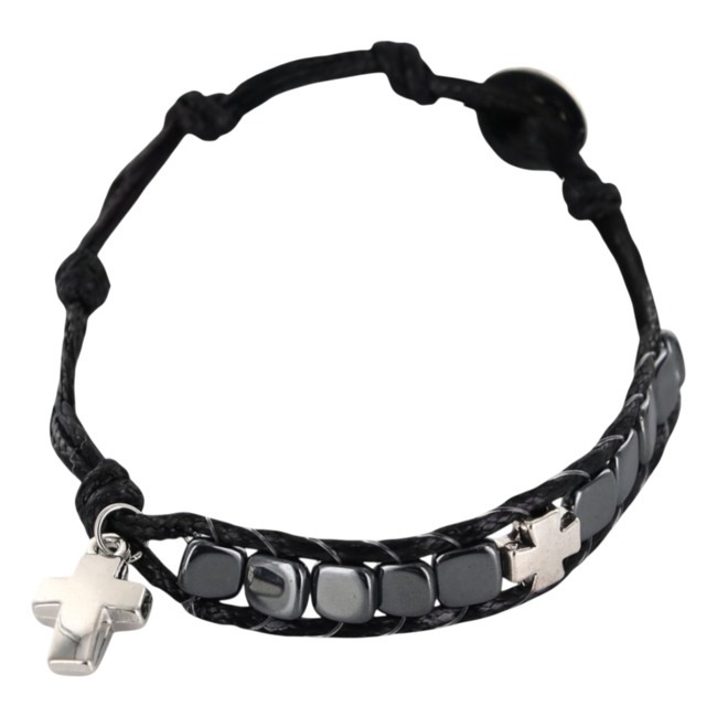 Bracelet dizainier ajustable sur corde de couleur noire avec grains carrés en hématite et croix en métal.